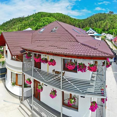 Vaias Aparts Targu Neamt Exterior foto