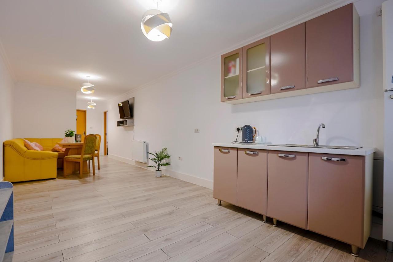 Vaias Aparts Targu Neamt Exterior foto