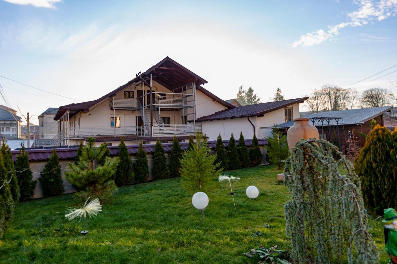 Vaias Aparts Targu Neamt Exterior foto