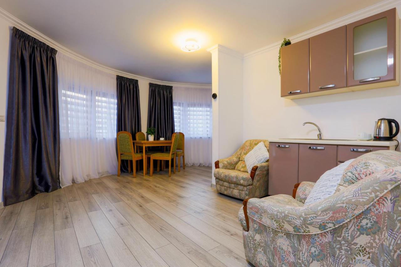 Vaias Aparts Targu Neamt Exterior foto