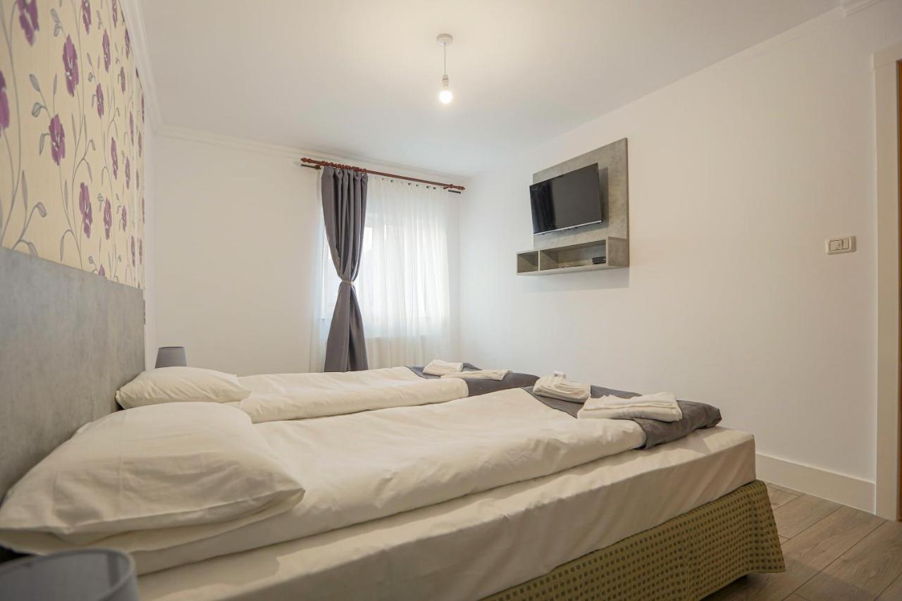 Vaias Aparts Targu Neamt Exterior foto